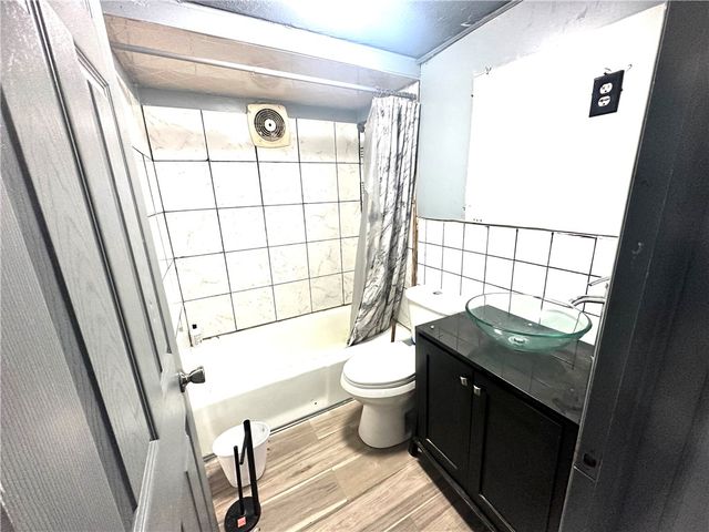 572 Alberts Dr, Monessen, PA 15062