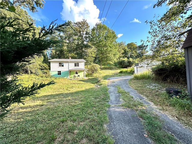 572 Alberts Dr, Monessen, PA 15062