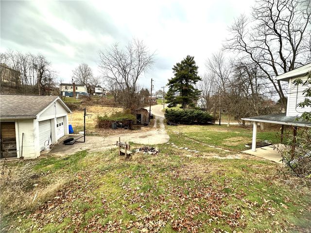 572 Alberts Dr, Monessen, PA 15062