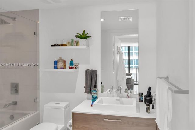 1300 S Miami Ave 3007, Miami, FL 33130