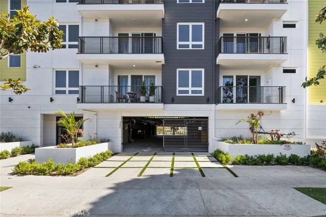 5820 La Mirada Avenue 401, Hollywood, CA 90038