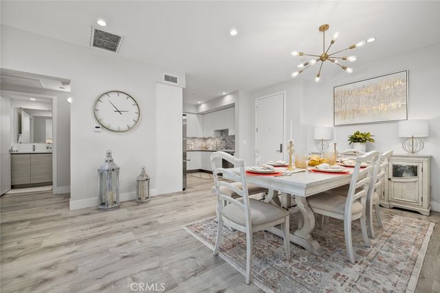 5820 La Mirada Avenue 401, Hollywood, CA 90038