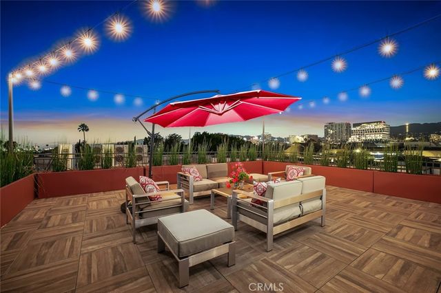 5820 La Mirada Avenue 401, Hollywood, CA 90038