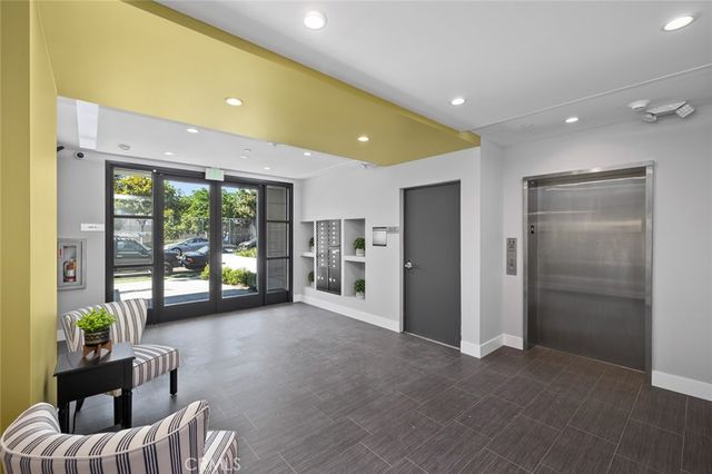 5820 La Mirada Avenue 401, Hollywood, CA 90038