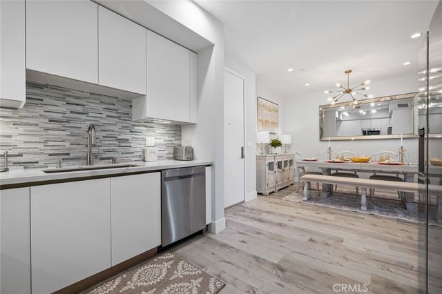 5820 La Mirada Avenue 401, Hollywood, CA 90038