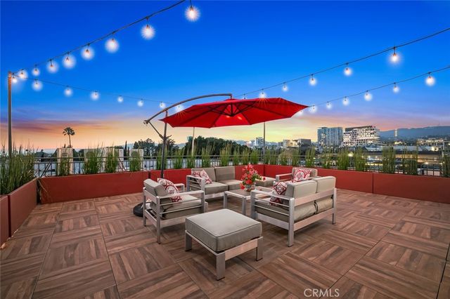 5820 La Mirada Avenue 401, Hollywood, CA 90038