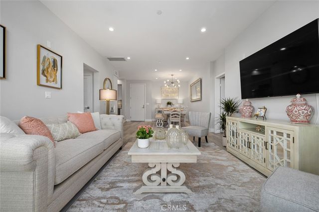 5820 La Mirada Avenue 401, Hollywood, CA 90038