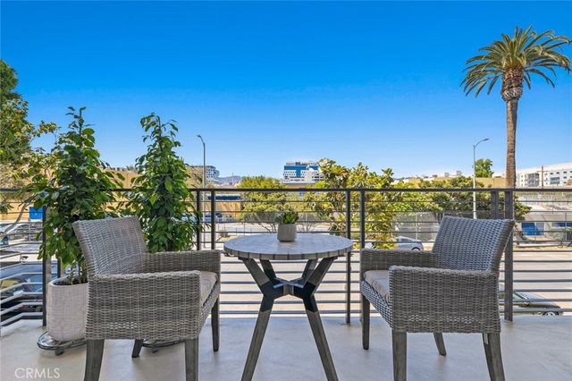 5820 La Mirada Avenue 401, Hollywood, CA 90038