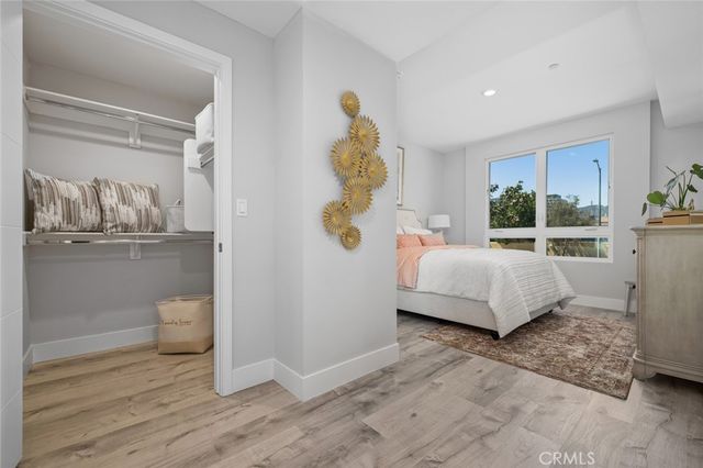 5820 La Mirada Avenue 401, Hollywood, CA 90038