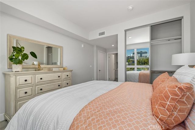 5820 La Mirada Avenue 401, Hollywood, CA 90038
