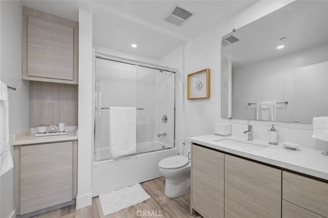 5820 La Mirada Avenue 401, Hollywood, CA 90038