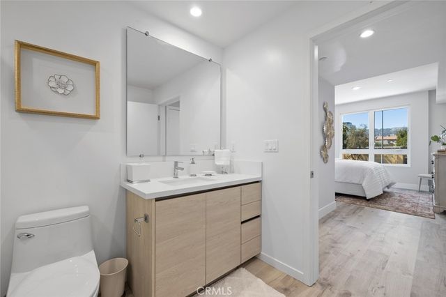 5820 La Mirada Avenue 401, Hollywood, CA 90038