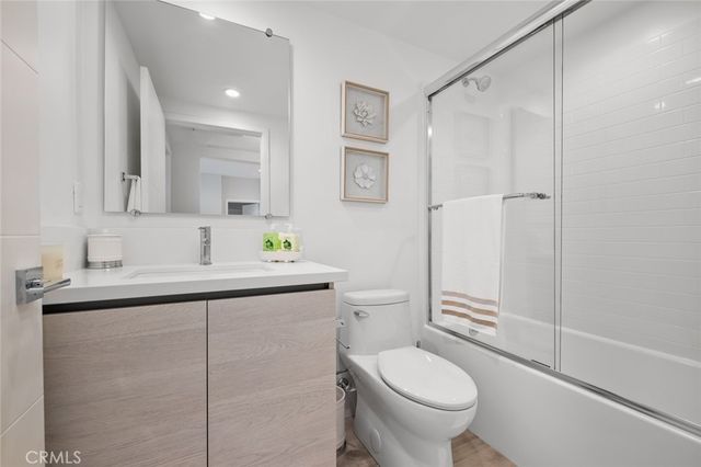 5820 La Mirada Avenue 401, Hollywood, CA 90038