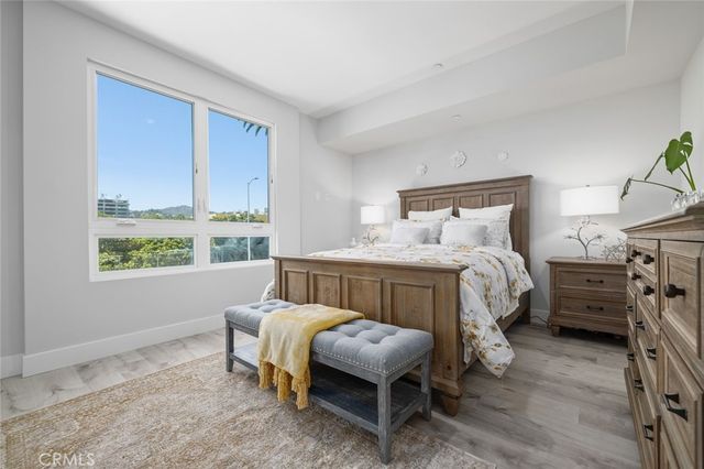 5820 La Mirada Avenue 401, Hollywood, CA 90038