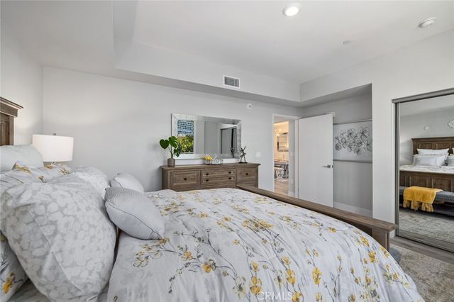 5820 La Mirada Avenue 401, Hollywood, CA 90038
