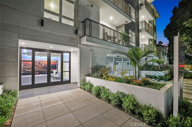 5820 La Mirada Avenue 401, Hollywood, CA 90038