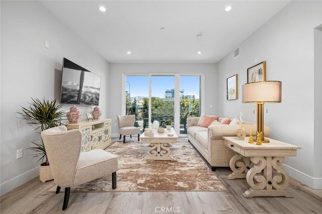 5820 La Mirada Avenue 401, Hollywood, CA 90038