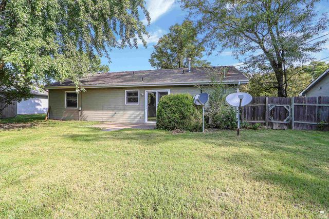 2316 Spain Drive, Manhattan, KS 66502