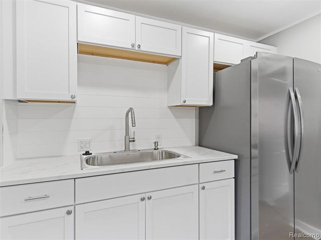 23449 Carlisle Avenue, Hazel Park, MI 48030