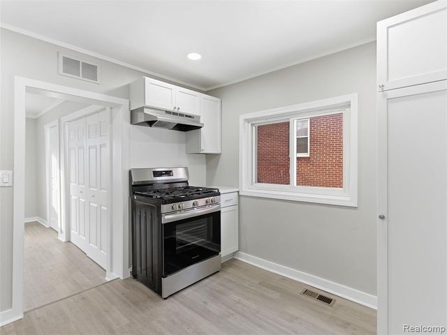 23449 Carlisle Avenue, Hazel Park, MI 48030