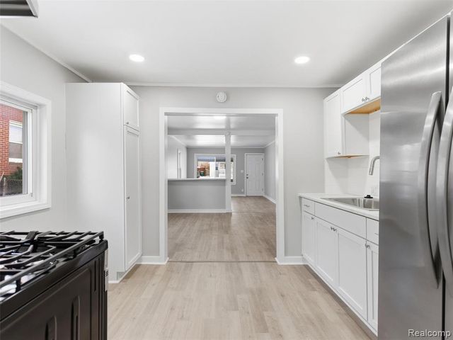 23449 Carlisle Avenue, Hazel Park, MI 48030