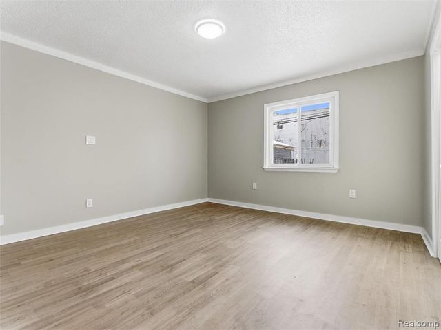 23449 Carlisle Avenue, Hazel Park, MI 48030