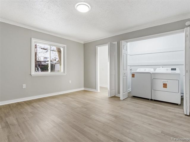 23449 Carlisle Avenue, Hazel Park, MI 48030