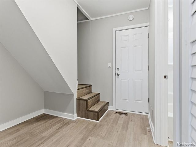 23449 Carlisle Avenue, Hazel Park, MI 48030