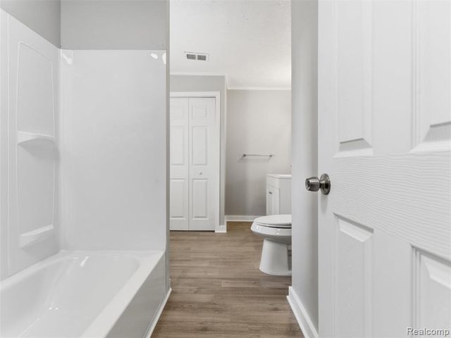 23449 Carlisle Avenue, Hazel Park, MI 48030