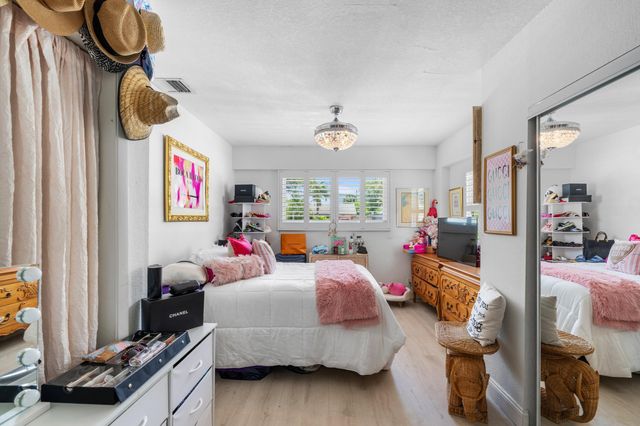 874 NW 2ND Avenue, Boca Raton, FL 33432