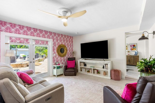 874 NW 2ND Avenue, Boca Raton, FL 33432