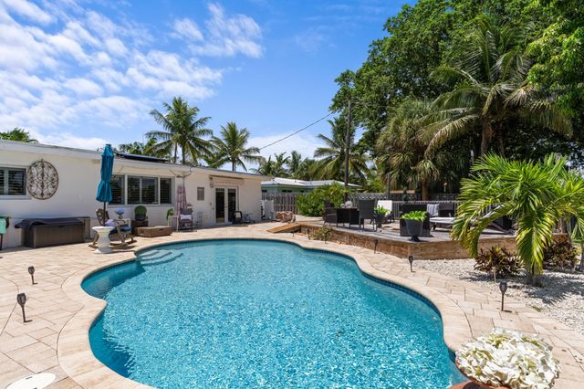 874 NW 2ND Avenue, Boca Raton, FL 33432