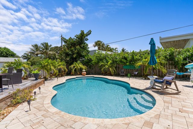 874 NW 2ND Avenue, Boca Raton, FL 33432
