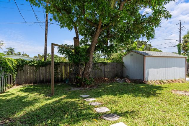 874 NW 2ND Avenue, Boca Raton, FL 33432