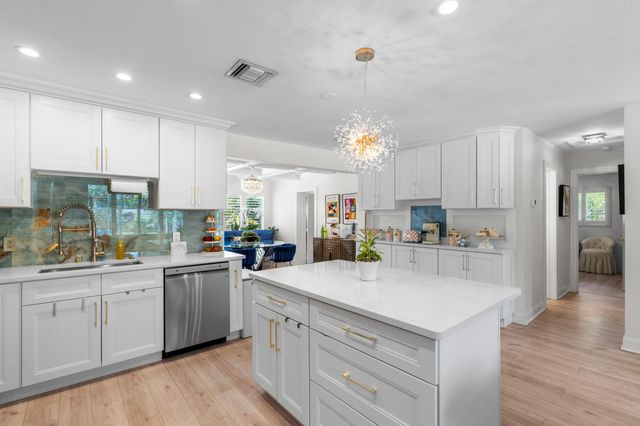874 NW 2ND Avenue, Boca Raton, FL 33432