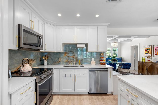 874 NW 2ND Avenue, Boca Raton, FL 33432