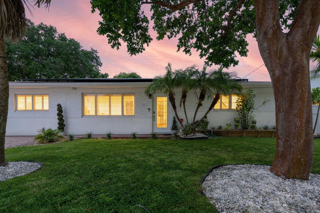 874 NW 2ND Avenue, Boca Raton, FL 33432