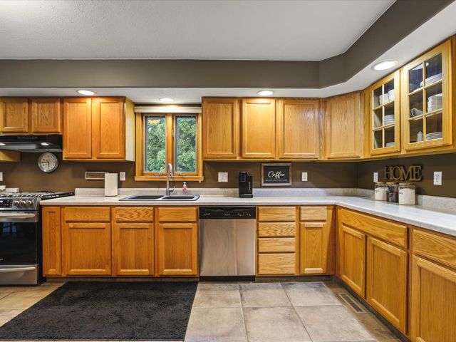 7723 Bridlewood Road, Caledonia, IL 61011
