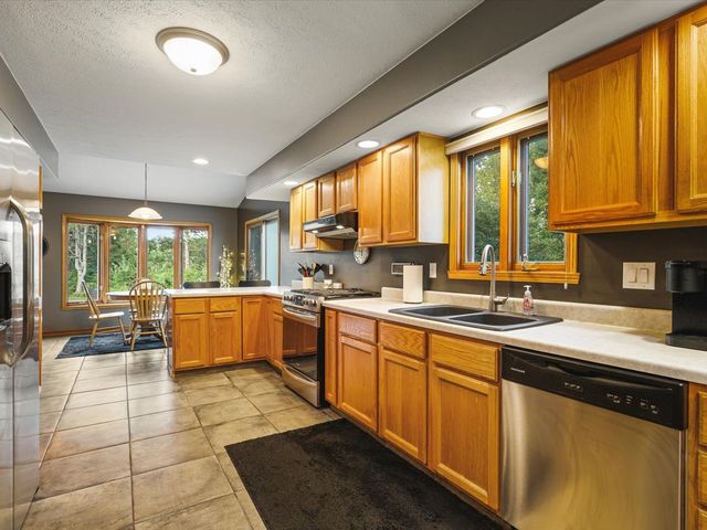 7723 Bridlewood Road, Caledonia, IL 61011