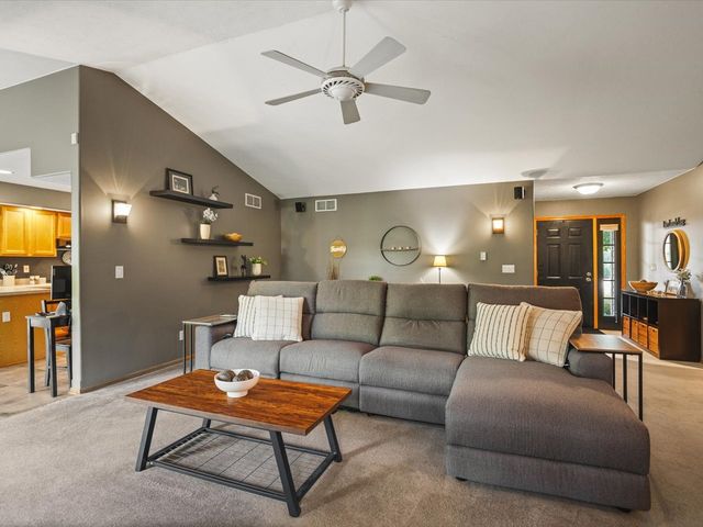7723 Bridlewood Road, Caledonia, IL 61011