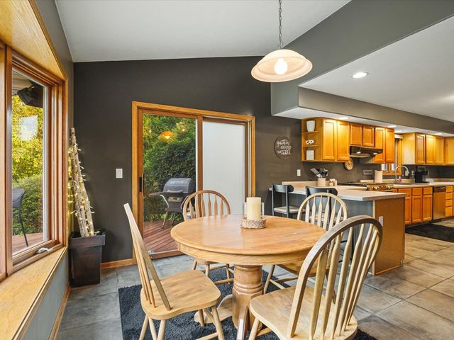 7723 Bridlewood Road, Caledonia, IL 61011