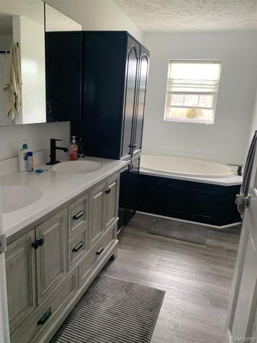 3056 W Cook Road, Grand Blanc, MI 48439