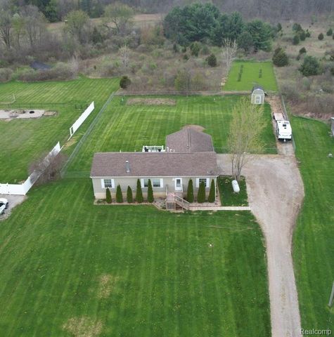 3056 W Cook Road, Grand Blanc, MI 48439