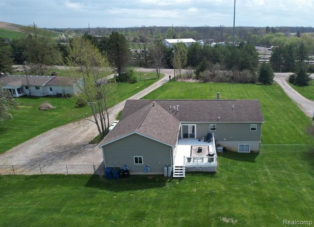 3056 W Cook Road, Grand Blanc, MI 48439