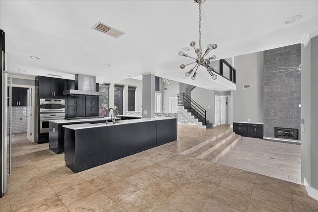 811 Turnberry Drive, Mansfield, TX 76063