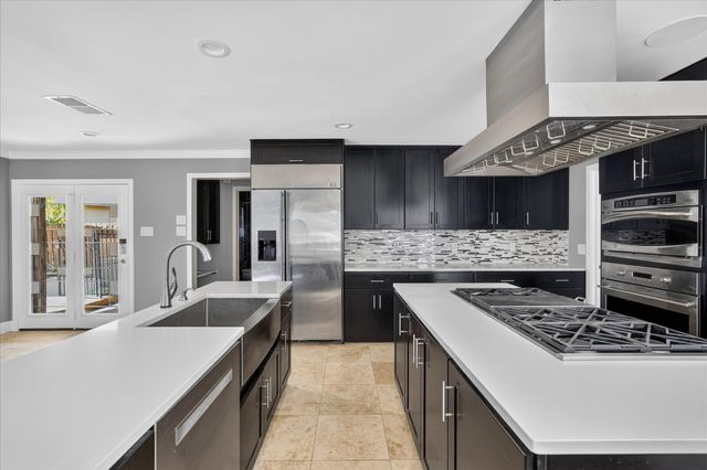 811 Turnberry Drive, Mansfield, TX 76063