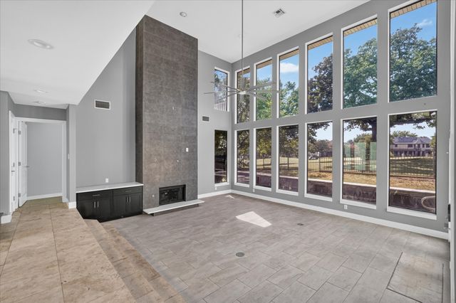 811 Turnberry Drive, Mansfield, TX 76063