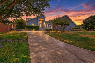 811 Turnberry Drive, Mansfield, TX 76063