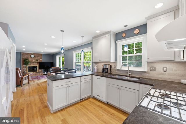 33 COUNTRY HILLS DR, Newark, DE 19711