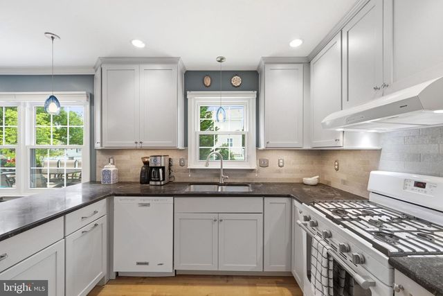 33 COUNTRY HILLS DR, Newark, DE 19711